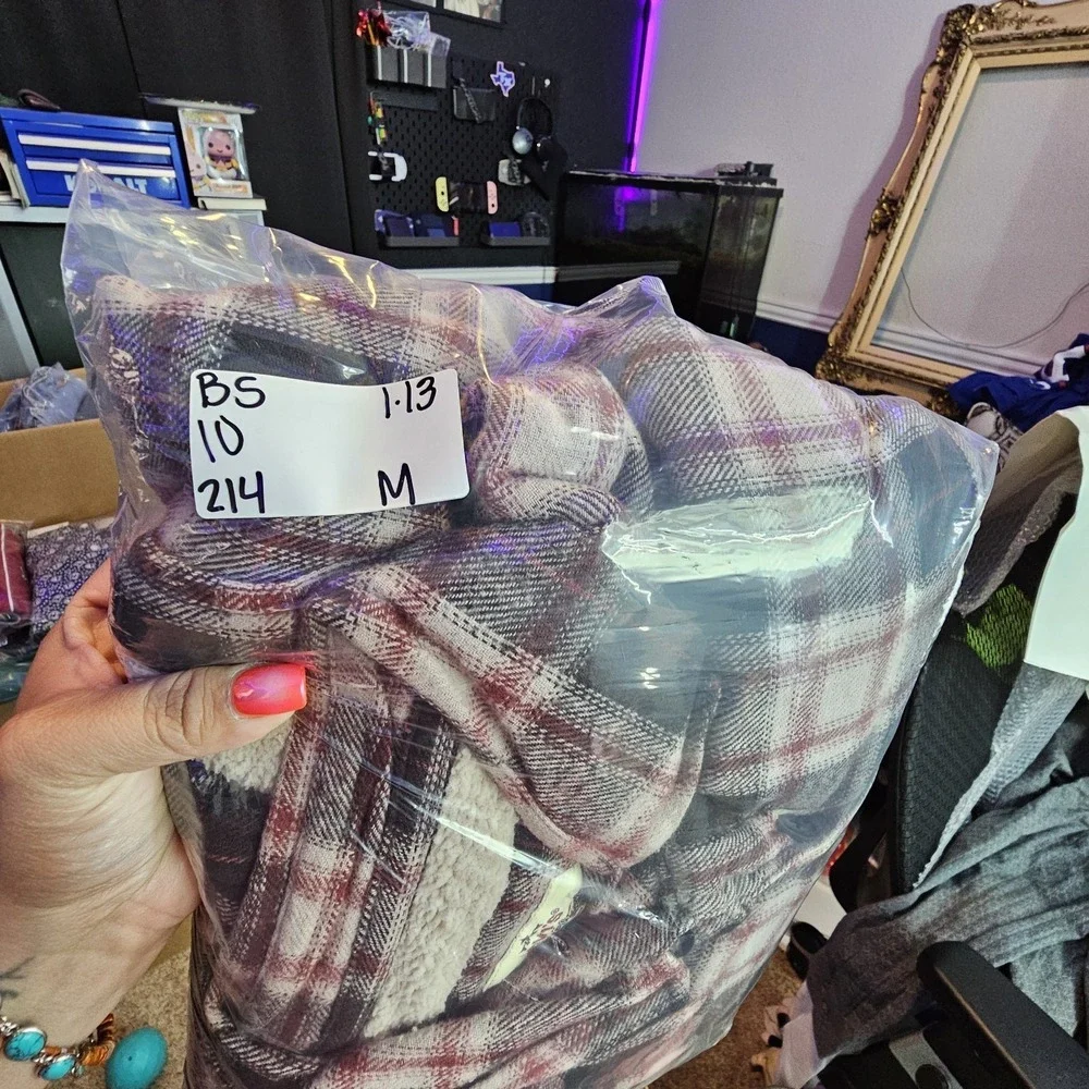 Levis Shacket Shirt jacket Flannel Sherpa Lined Men‎ Med  red black plaid button